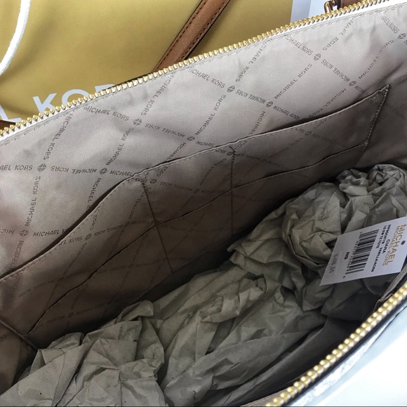 Michael Kors Ciara EW Tote & Jet Set Wallet Bundle - Picture 4 of 8